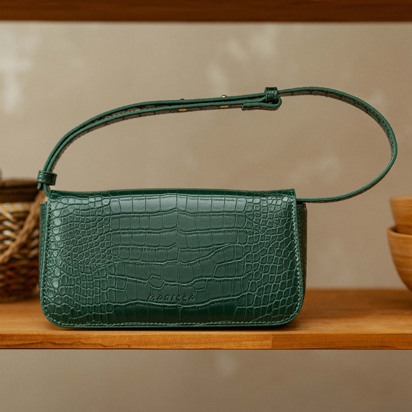 Demi Raya in Emerald