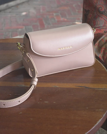 Siara in Blush